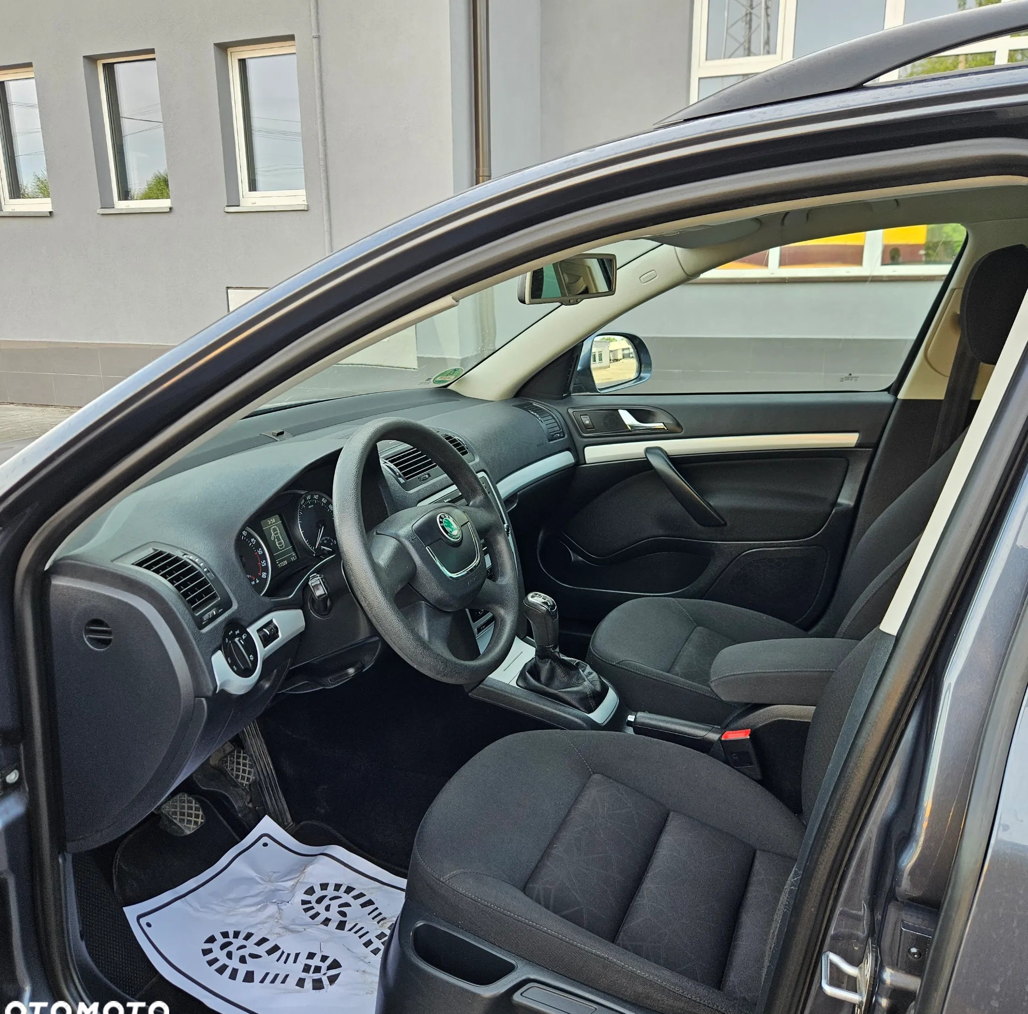 Skoda Octavia cena 22900 przebieg: 217000, rok produkcji 2011 z Miechów małe 154